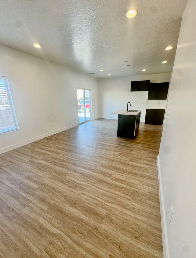 Building Photo - 5719 S Weehawken Ln