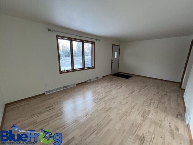 Building Photo - 644 Woodlawn Dr