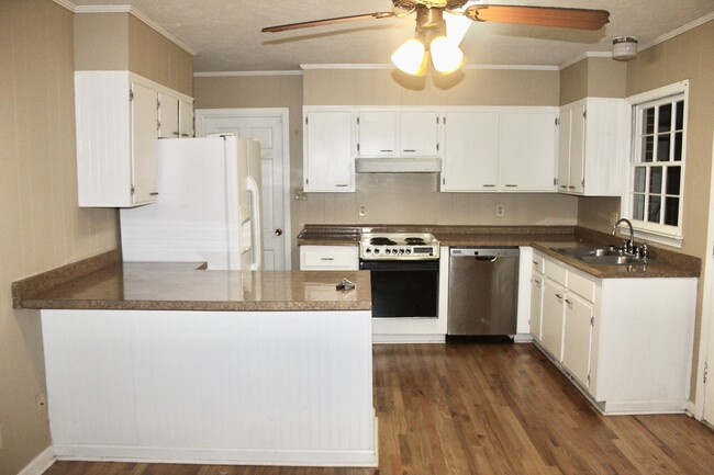 Building Photo - 2616 Whispering Pines Rd