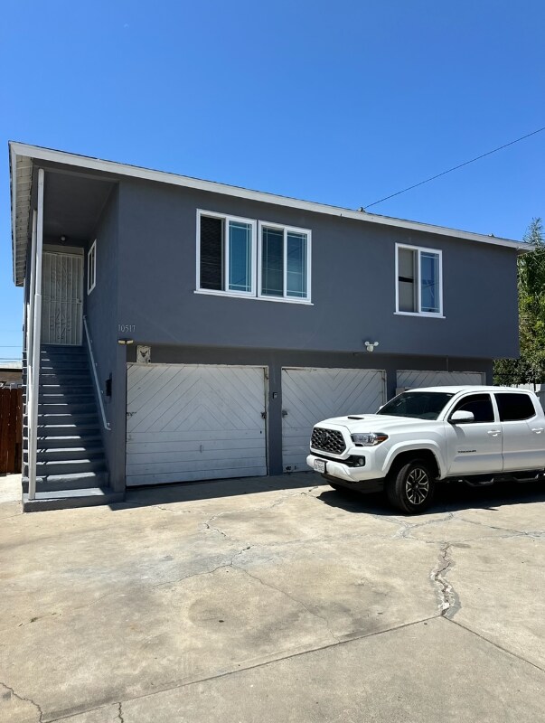 Primary Photo - 10517 S Burin Ave