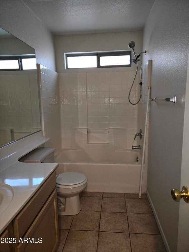 Building Photo - 8746 W Manzanita Dr