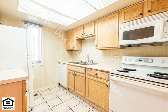 Building Photo - 15110 Tally Ho Dr