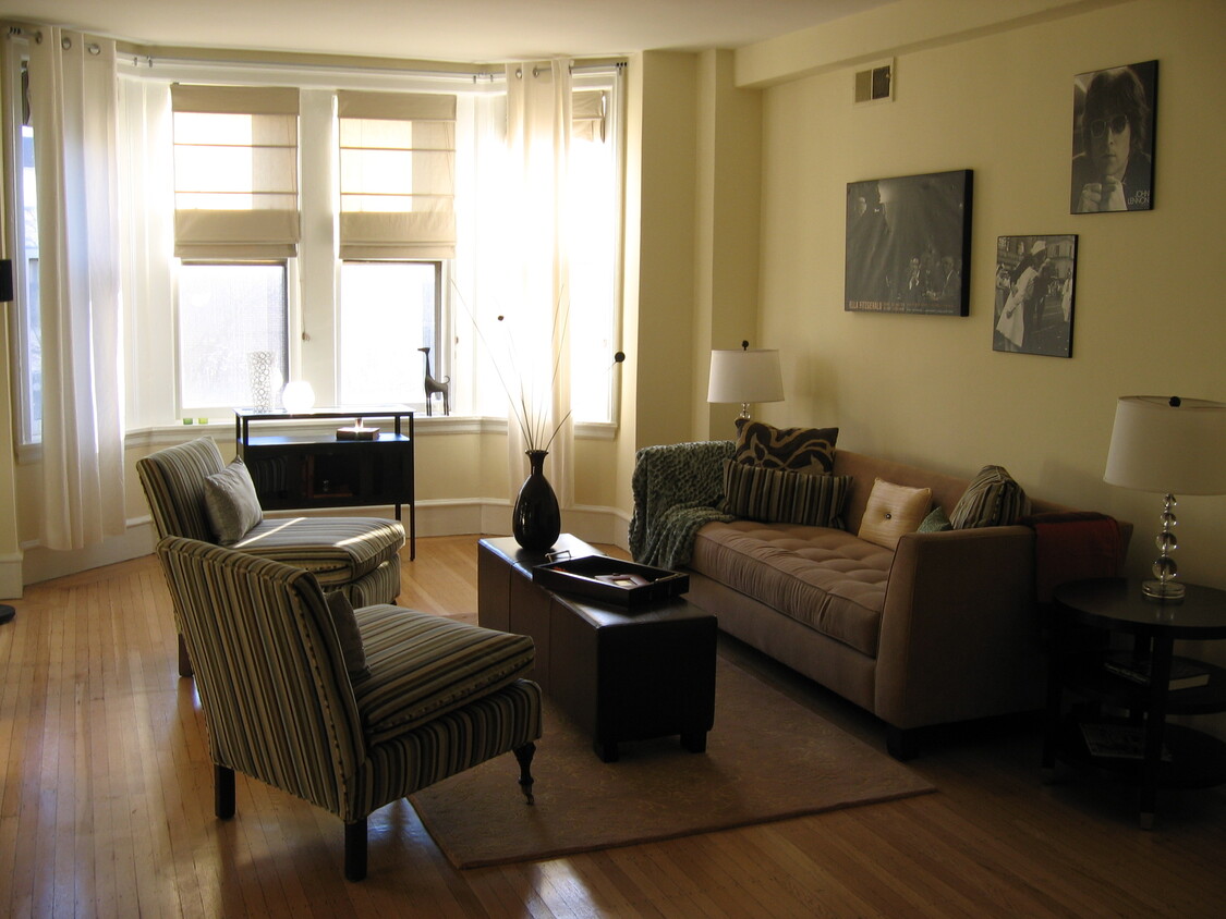 Living Room - 2201 Chestnut St