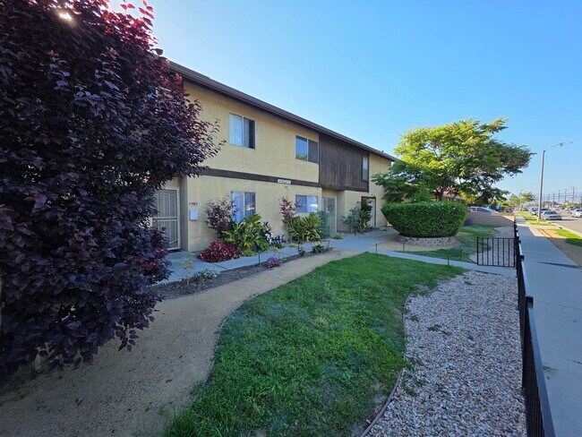 Foto del edificio - 14747 Woodruff Ave