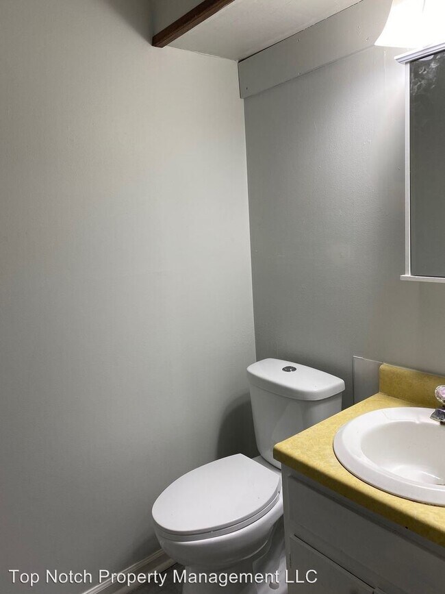 Building Photo - 1916 W 75th Pl