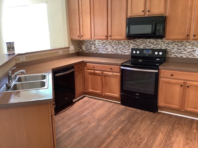 Building Photo - 173 Largess Ln