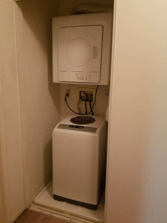 WASHER AND DRYER - 18650 Caminito Cantilena