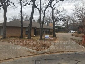 Building Photo - 7527 Windhaven Rd