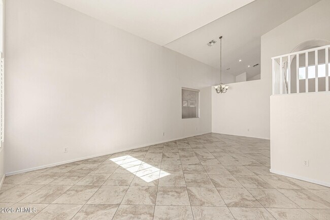 Foto del edificio - 8760 W Augusta Ave