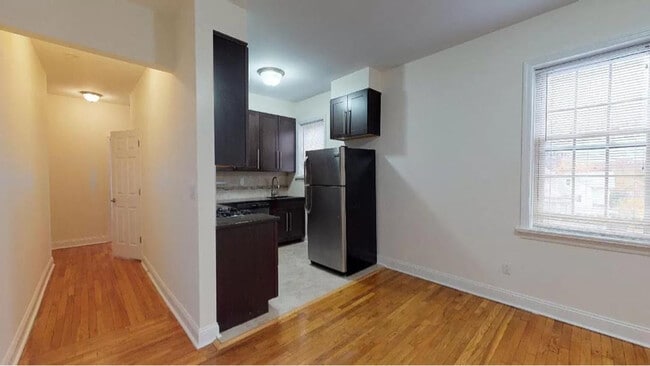 Building Photo - 55 Monroe Pl