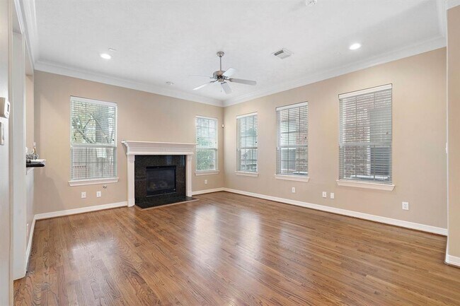 Building Photo - 1503 Shady Villa Fern
