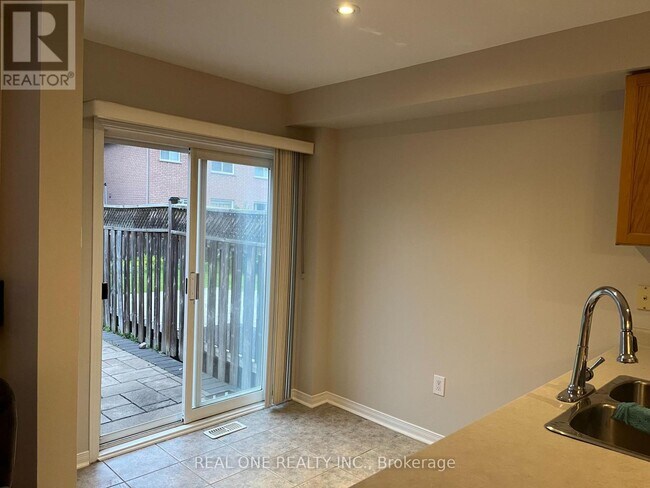 Photo du bâtiment - 3835 Freeman Terrace