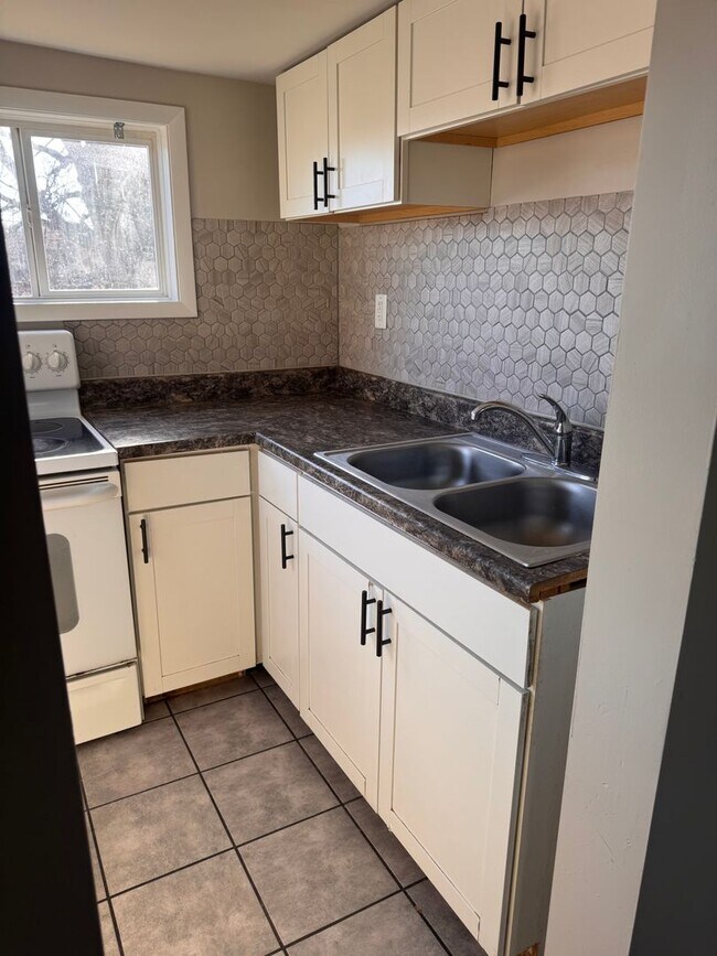 Foto del edificio - 2102-2104 Messanie St.