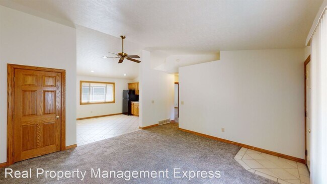 Building Photo - 3 br, 1 bath House - 500 N St Paul Ave