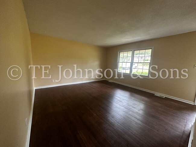 Foto del edificio - Spacious 3 Bedroom Home in Winston Salem