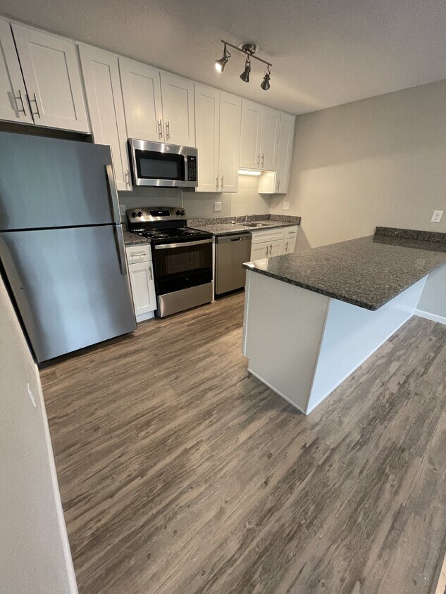Primary Photo - Charming Renovated 2 Bedroom Apartment wit...