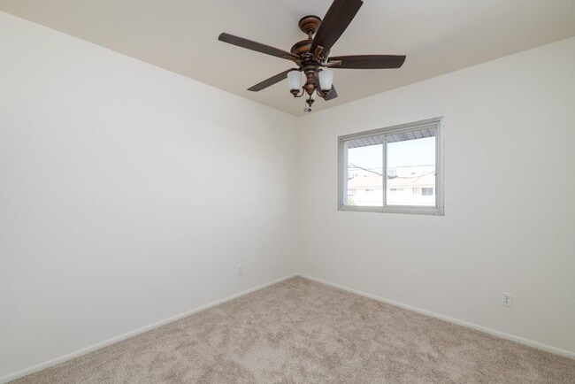 Large bedrooms - 1626 W Campbell Ave