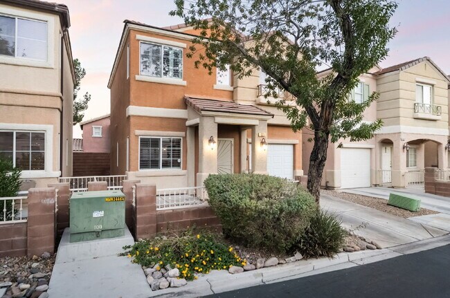 Foto del edificio - "Charming 2-Bed Oasis with 2.5 Baths in the Heart of Las Vegas with a 1 Car  Garage. – 1,404 Sq F...