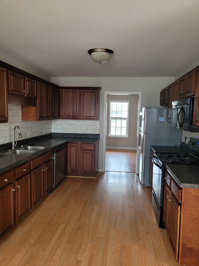 Building Photo - 117 Gatwick Ct