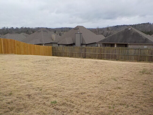 Foto del edificio - 217 Center Field Dr - Available Now!