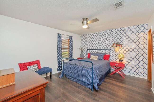 Foto del edificio - Enjoy resort-style amenities with this rental!