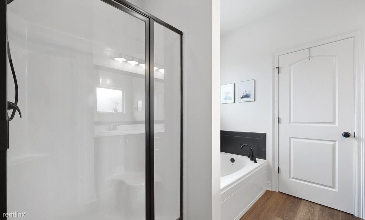 Foto principal - 1 br, 2 bath Condo - 17831 Beech Ridge Ave
