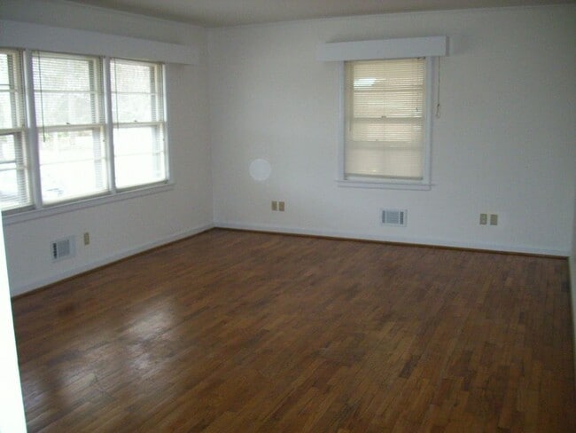 Building Photo - 137 Stonewall Jackson Drive