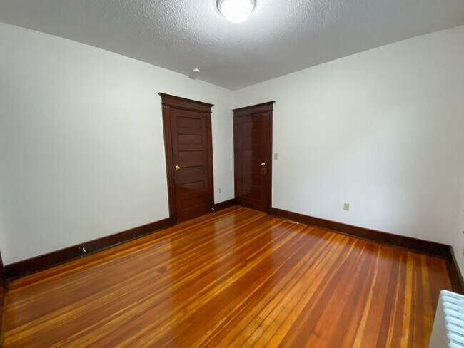 Building Photo - 103-105 Lincoln St / Owen Properties, LLC