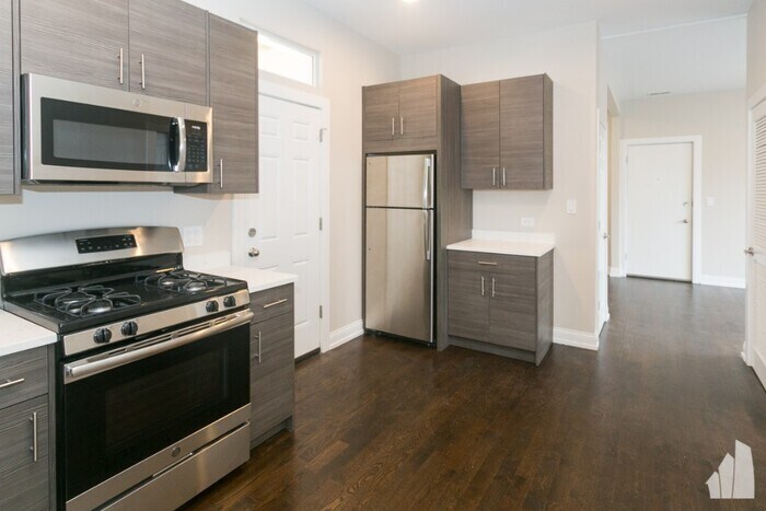 Primary Photo - 2938 W Diversey Ave