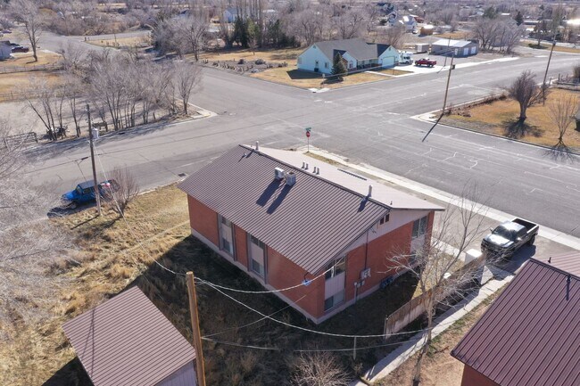 Foto del edificio - Ferron Rental