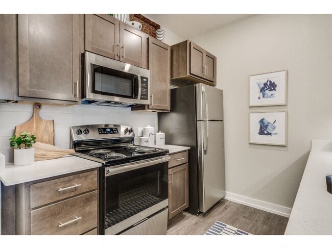 Cocina Cedar - Montgomery Place Apartments