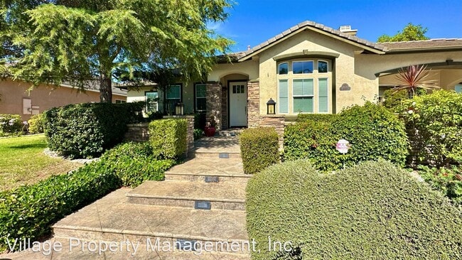 Building Photo - 3 br, 2.5 bath House - 619 Inverlochy Drive