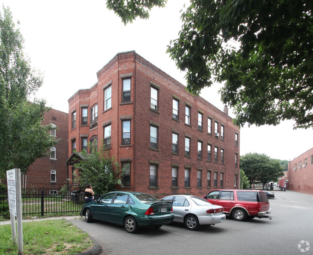 23 Glen St, New Britain, CT 06051 23 Glen St New Britain, CT