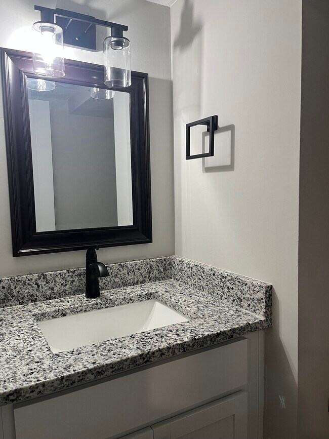 Foto del edificio - 801 Creekside Dr