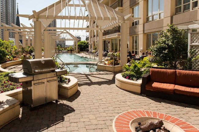 Foto del edificio - 737 N Wabash Ave