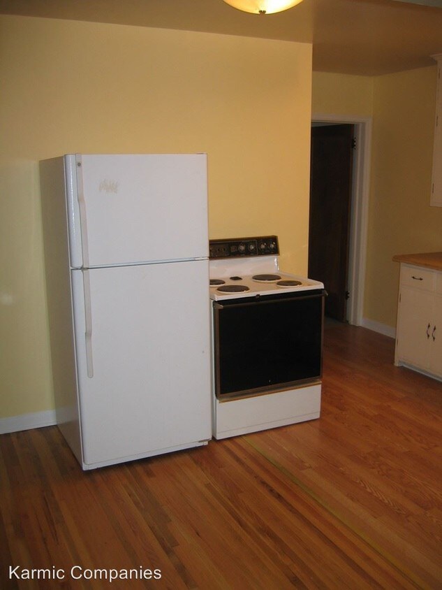 Building Photo - 412 W 64th St