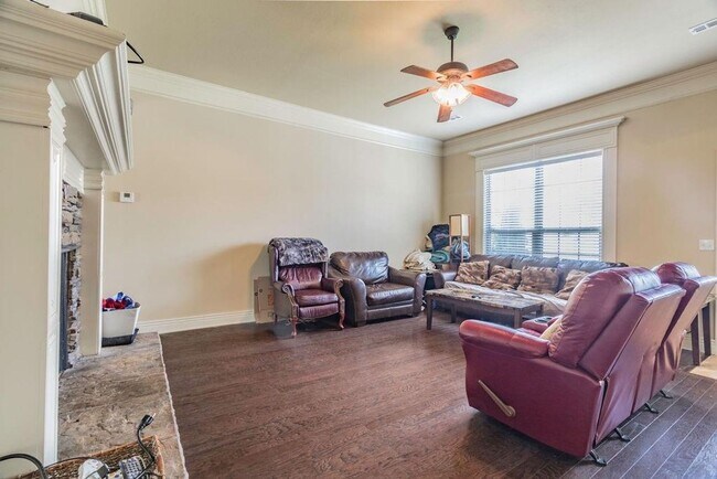 Foto del edificio - Charming 3 Bedroom House For Lease Fayette...