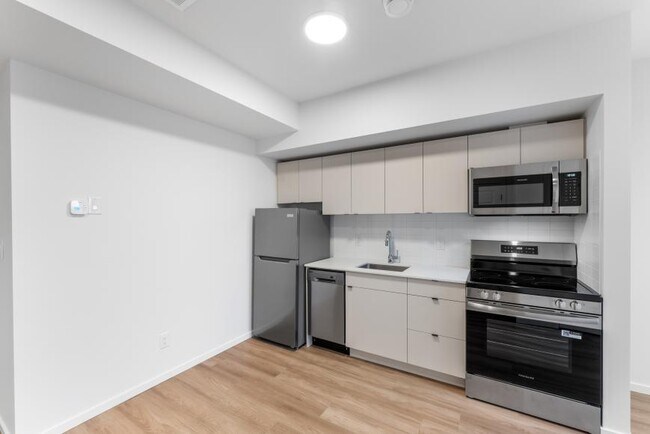 Photo du bâtiment - 1.0 bedroom in Edmonton Alberta T5G 2T1