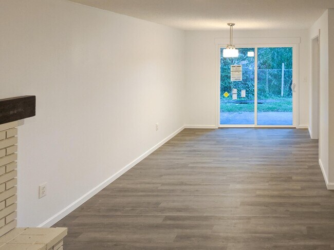 Living/Dining - 14513 NE Juniper Avenue