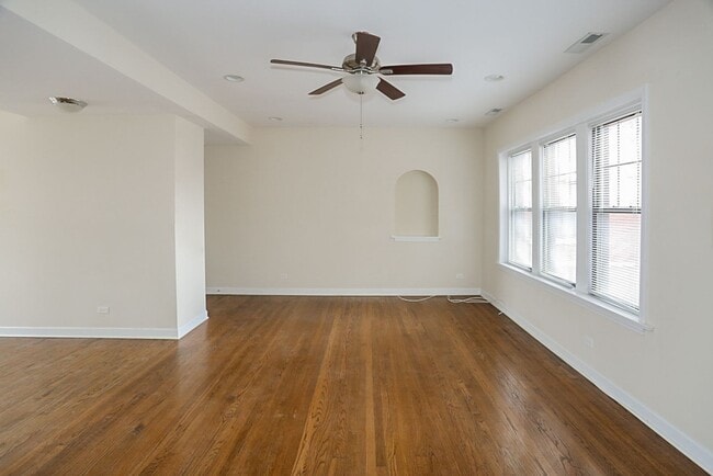 Building Photo - 1821 W Leland Ave