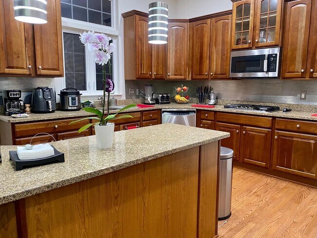 kitchen - 6355 Victor Gray Ct