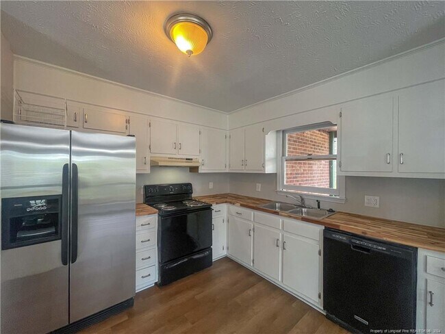 Building Photo - 792 Whispering Pines Rd