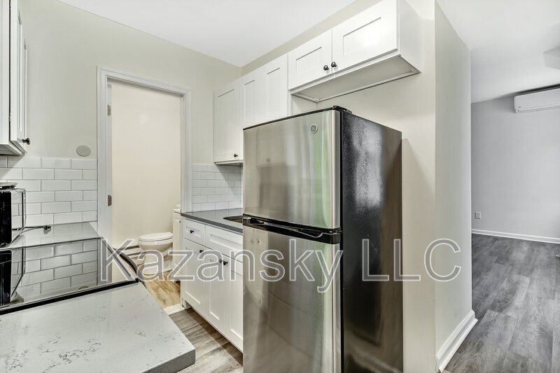 Primary Photo - 5625 Sprague St