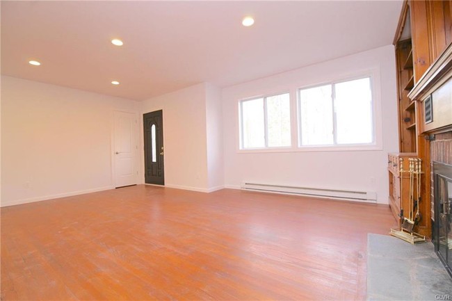 Foto del edificio - 755 White Oak Rd
