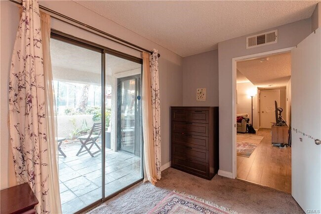 Building Photo - 8309 Vineyard Ave