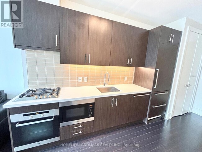 Building Photo - 39-1039 Queens Quay E