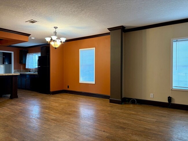 Building Photo - 3 bed/ 2 bath Beauty on 1 acre!