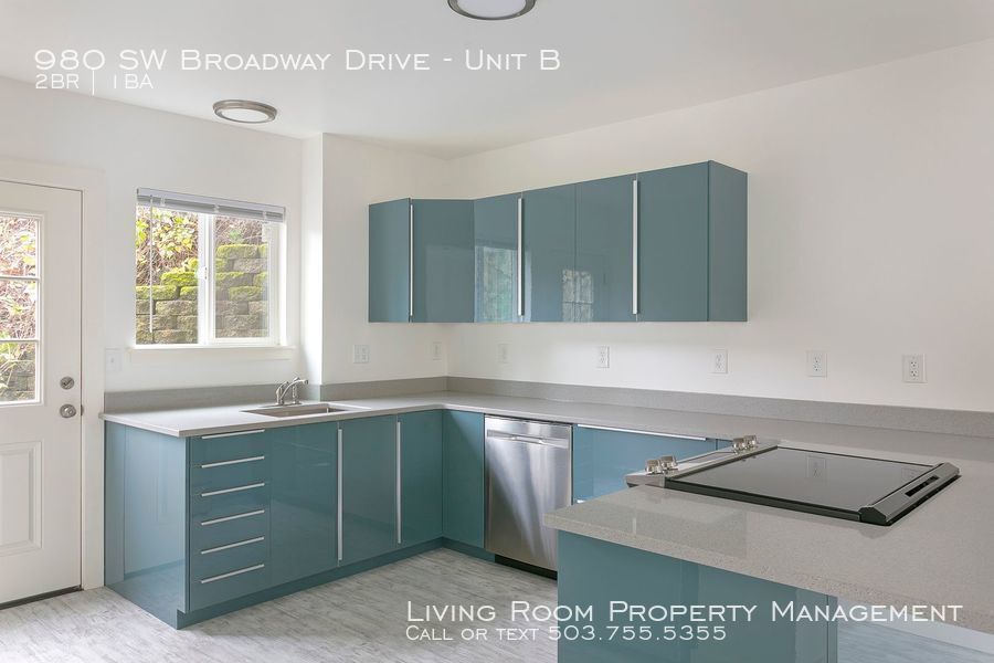 Foto principal - 980 SW Broadway Dr