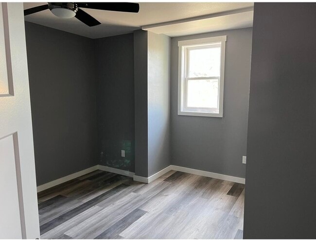 Building Photo - 1214 3rd St S