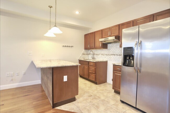 Building Photo - 741 9th St